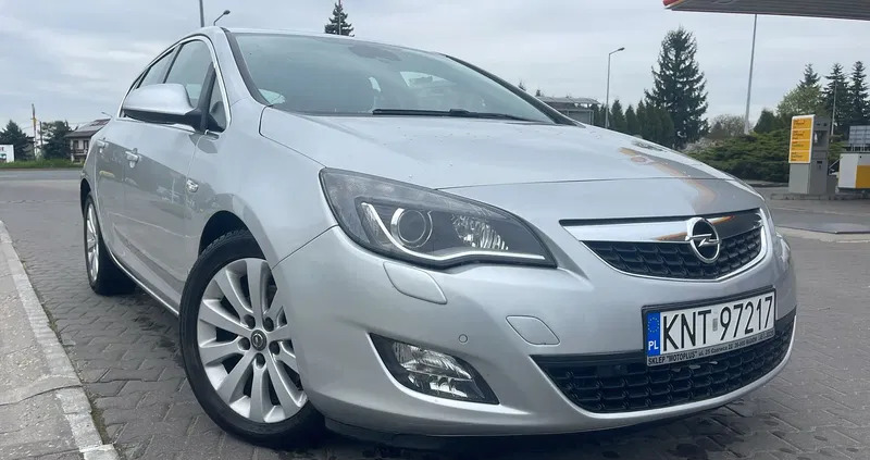 opel Opel Astra cena 22900 przebieg: 220000, rok produkcji 2010 z Swarzędz